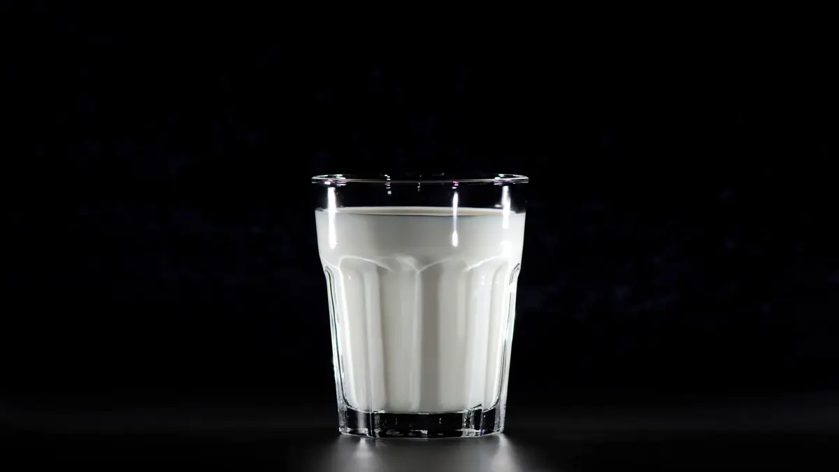 Por quanto tempo o leite pode ficar fora da geladeira